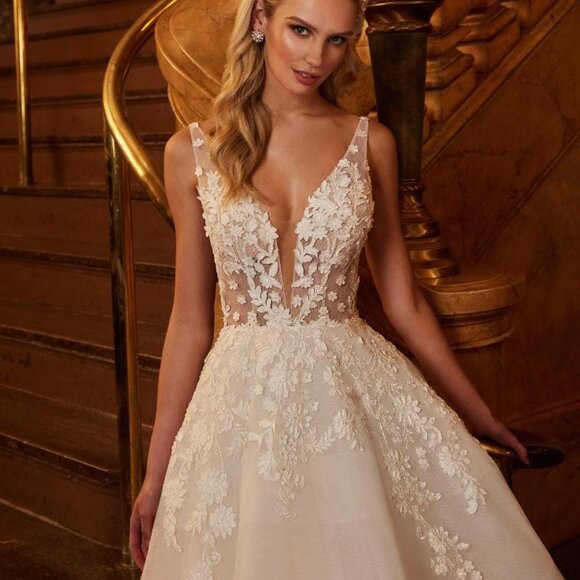 Theodora Calla Blanche Style 122110 - Picture 3 of 3